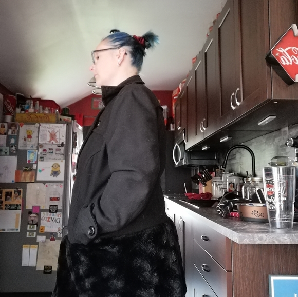 Women's Jacket - Picture 2 of 3